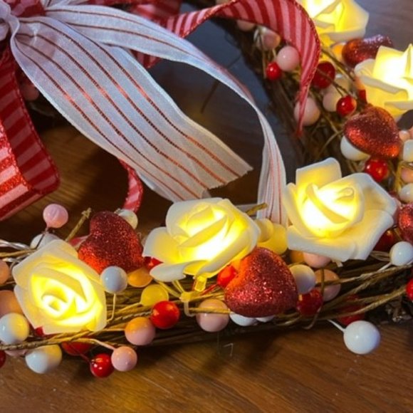 WICKER HEART with LITE WHITE ROSES - Picture 5 of 13